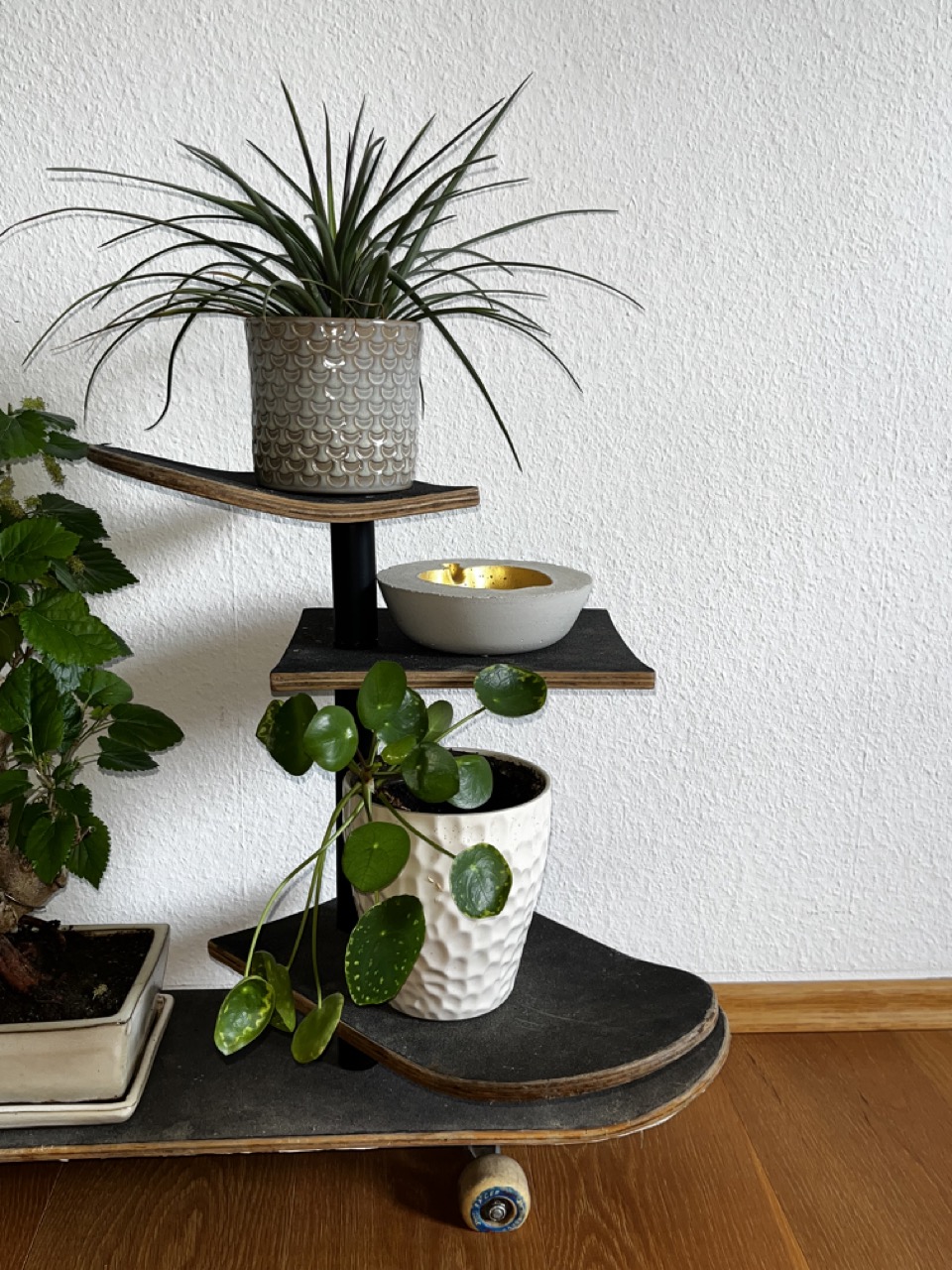 Skateboard Regal aus zwei alten Skatebpoard